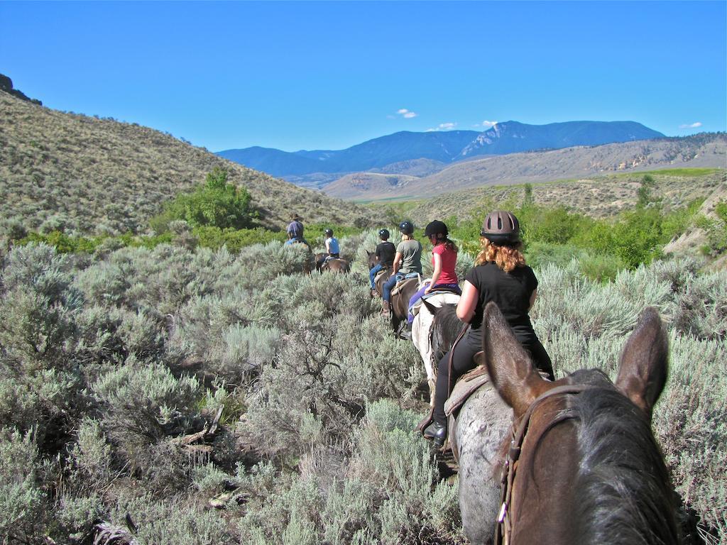 Sundance Guest Ranch Villa Ashcroft Bagian luar foto