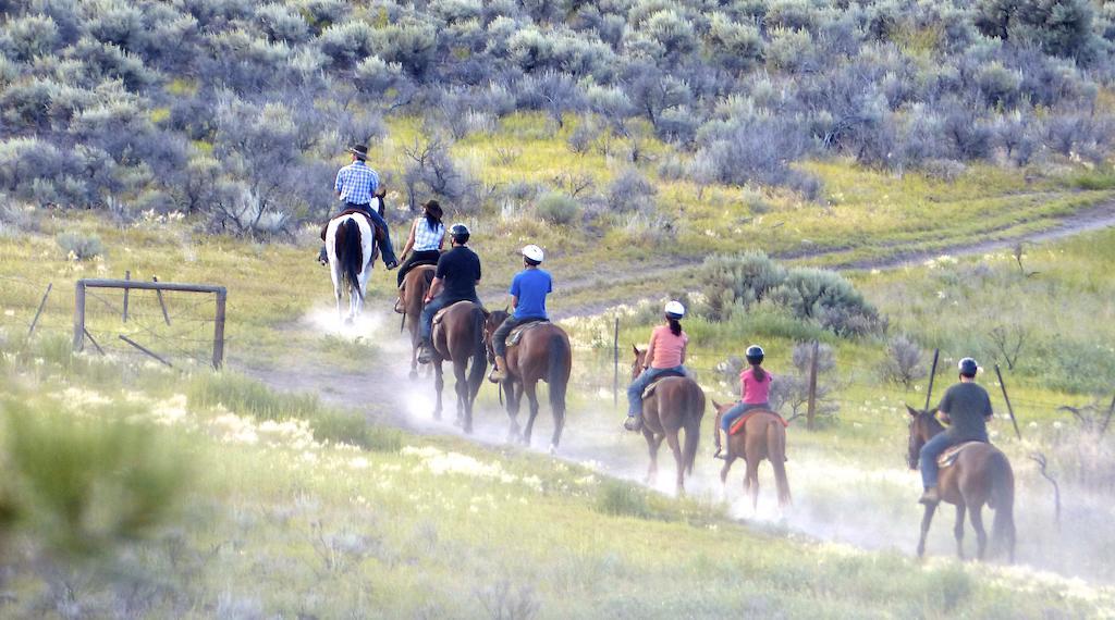 Sundance Guest Ranch Villa Ashcroft Bagian luar foto