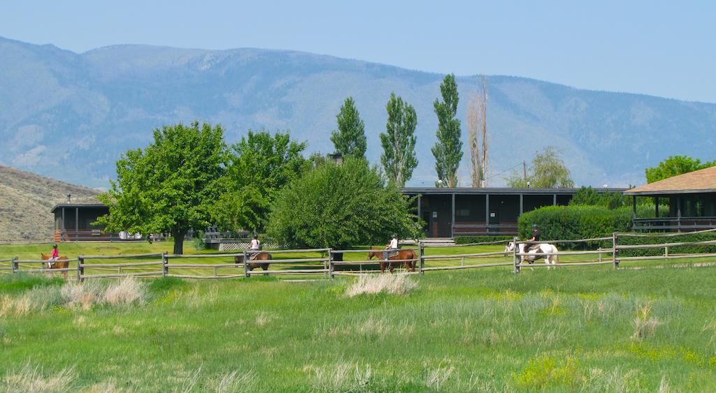 Sundance Guest Ranch Villa Ashcroft Bagian luar foto