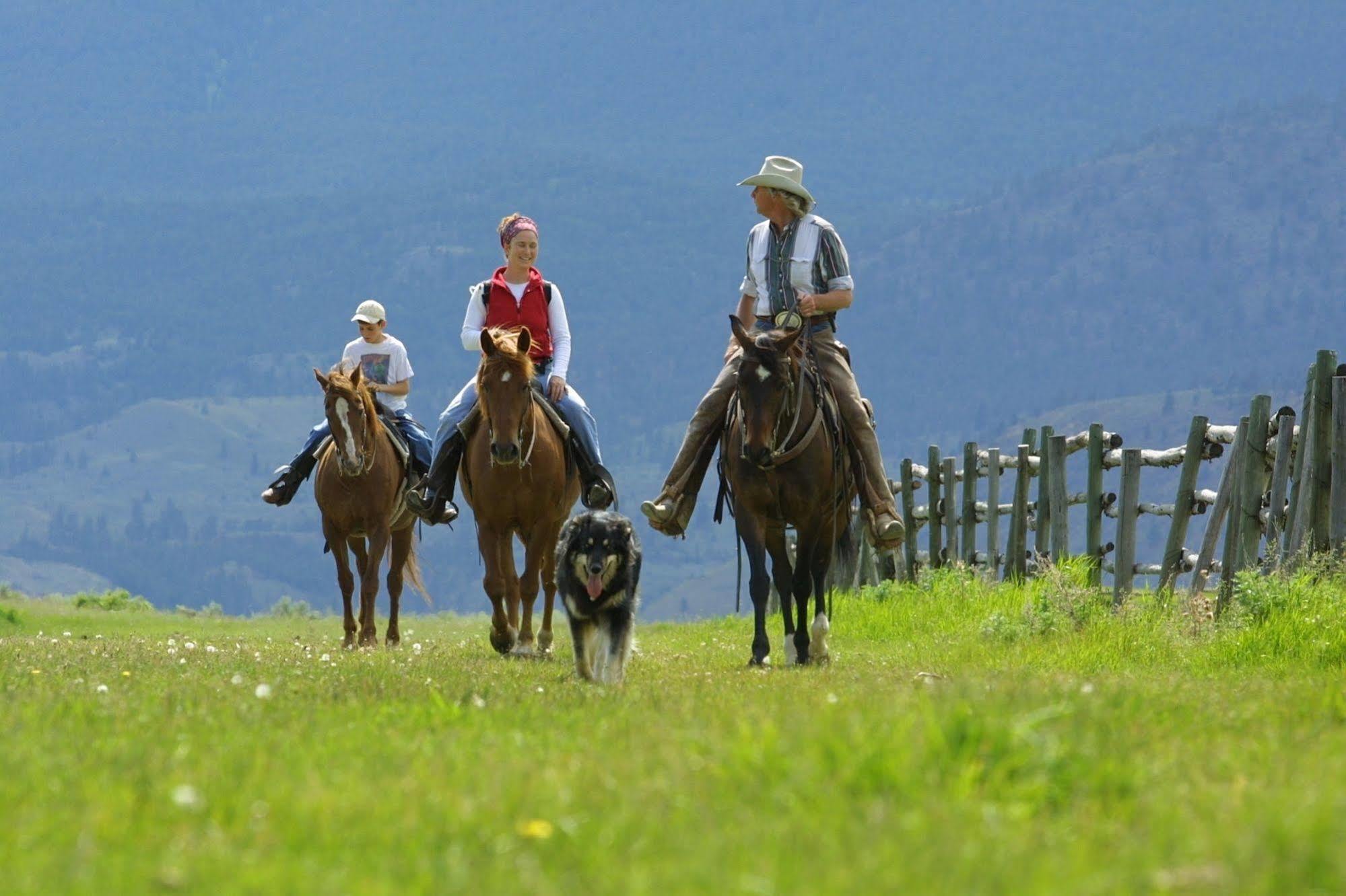 Sundance Guest Ranch Villa Ashcroft Bagian luar foto